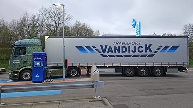 Vandijck Transport tests the eActros 600 on a long-haul route of over 1,500 kilometers
